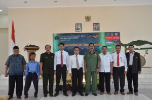 Pose bareng Panitia dan unsur Pimpinan.