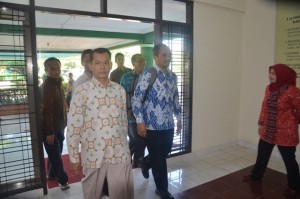 Dr. Kusnanto, S.Kp., M. Kes dan Ir. Waziz Wildan M, M. Sc.