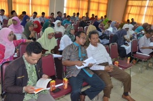 Warek I (dr. Saefuddin Zuhri, M.Ag) didampingi oleh Dr. Ayus Ahmad Yusuf, M.Si