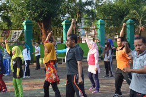 Drs. H. Sa'dullah, MM (kabag Akademik & Kemahasiswaan) adalah pelopor dan penyemangat dalam kegiatan senam setiap hari Jum'at.