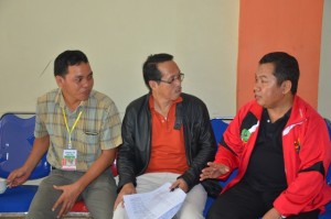 Dr. H. farihin, M. Pd disambut oleh Warek III IAIN PALU di Wisma Donggala.