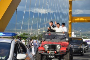 Menteri Agama RI Lukman Hakim Saefuddin melakukan Pawai sebelum membuka acara PIONIR VII di Kota Palu Sulawesi Tengah.