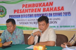 Dr. Anwar Sanusi, M. Ag Wadek III Fak UAD sebagai Pembawa Acara Pesantren Bahasa Program Bidikmisi.