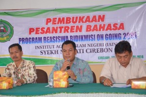 Warek III Dr. H. farihin, M. Pd bertindak selaku Rektor IAIN membuka secara resmi acara Pesantren Bahasa Program Beasiswa Bidikmisi On Going 2015.