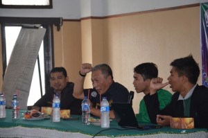 Laksamana (Purn) Jenderal Slamet Soebijanto memberikan materi pada acara HMJ HIMASOS.