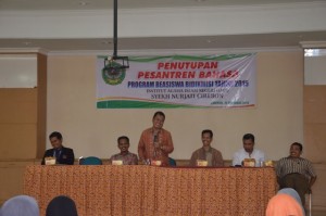 Dr. H. Farihin, M. Pd memberikan sambutan dalam acara Pesantren Bahasa Mahasiswa Program Bidikmisi On Going 2015.