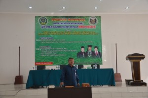Kepala Biro AUAK Drs. H. Akso, M.Pd mengecek persiapan terakhir untuk pelaksanaan kegiatan Seminar Nasional dan MoU.