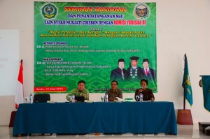 Dr. H. Taufiqurrahman Syahuri, SH., MH dan Dr. H. Sumanta, M. Ag sebagai Narasumber dan Dr. H. Aan Jaelani, M. Ag sebagai Moderator pada acara Seminar Nasional.