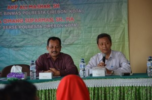 Dr. Saefuddin Zuhri, M. Ag membuka acara Seminar.