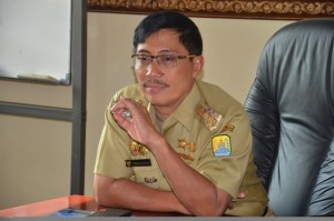 Bupati Cirebon Drs. H. Sunjaya Purwadi sastra, M. Si menyambut kedatangan rombingan IAIN Syekh Nurjati Cirebon di ruang rapat Bupati.