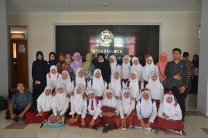Salah satu kegiatan kuliah ta'aruf yang dilakukan oleh mentor dibantu oleh mahasiswa senior.