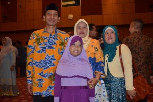 Dr. H. Sumanta, M. Ag bersama isteri, anak dan keluarga.