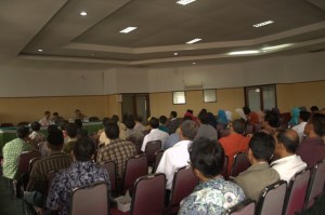 Suasana ramah tamah Dosen, Karyawan dengan Rektor dan kabiro IAIN yang baru.