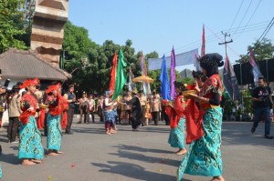 Upacara Adat penyambutan Ketua Kwarnas beserta rombongan.