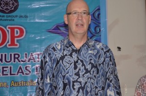 Prof. Tim Lindsey, University of Malbourne Australia sebagai Narasumber.