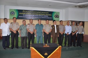 Foto bersama pasca penandatanganan MoU antara IAIN dengan POLRESTA Kota Cirebon.