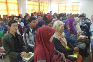 Mahasiswa Jurusan Imu Al-Qur';an dan Tafsir sebagai peserta Studium General.