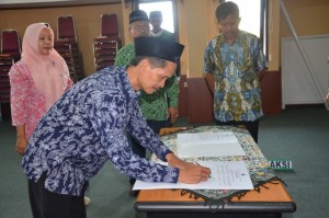Dr. Hajam, M. Ag sebagai Dekan Fakultas Ushuluddin, Adab, Dakwah.
