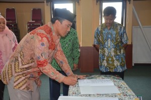 Prof. Dr. H. Jamali, M. Ag sebagai Direktur Pascasarjana.
