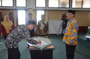 Rifqi Muslim, S.Ag sebagai Kasubbag Umum.