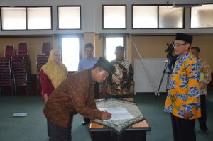 Mohamad Arifin, M. Pd.I. sebagai Kasubbag Humas dan Publikasi.