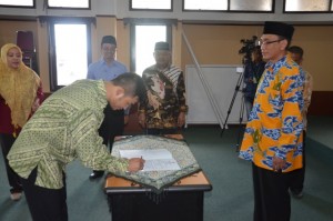 Azis Mustaqim, SE sebagai Kasubbag Keuangan.
