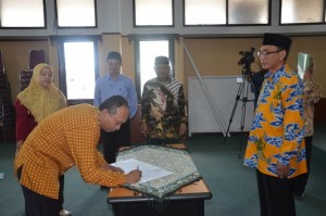 Agus Rahmat, SH sebagai Kasubbag Organisasi dan Hukum.