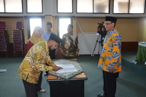 Basiran, MA sebagai Kasubbag Administrasi Akademik.