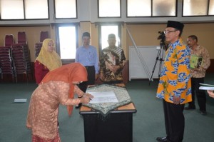 Hj. Sudiyanti, S. Ag sebagai Kasubbag Akademik, Kemahasiswaan dan Alumni Fakultas UAD.