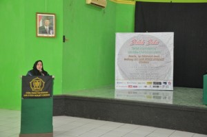 Raja Ratu Arimbi sebagi Keynote Speaker dalam acara Leadership School DEMA FSEI.