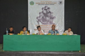 Mamang M Haerudin (pengganti Prof.Dr.H. Said Aqil Siraj, MA) Drs. Marzuki Wahid, M. Ag sebagai pembanding beserta Yudi Muljana, S.Th., M.Pd.I (tokoh Mualaf Indonesia), Syamsudin Kadir (Direktur Penerbit Mitra Pemuda) dalam acara bedah Buku "Berkah Islam Indonesia".