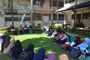 Suasana perkuliahan di alam terbuka ala Dr. H. Sutejo, M. Ag.