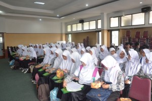 Siswa dan Siswi SMAN 1 Dukuh Puntang Kab. Cirebon dalam acara Studi Banding & EXPO IAIN Syekh Nurjati Cirebon 2016.