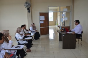 Tim Assesor BAN-PT Prof. Dr. Yalvema Miaz, MA., Ph.D melakukan kegiatan Visitasi dengan Dosen-Dosen Jurusan PGMI.