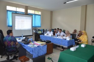 Ketua LPM Dr. Septi Gumiandari, M. Ag mendampingi Ketua dan Sekretaris Jurusan PGMI dalam acara Visitasi dan Akreditasi.