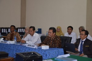 Dekan FITK Dr. Ilman Nafi'a, M. Ag, Kajur PGMI Sibly Maufur, M. Ag, Sekjur PGMI Atikah Syamsi beserta Pengelola Jurusan PGMI dalam acara Expose Visitasi dan Akreditasi.