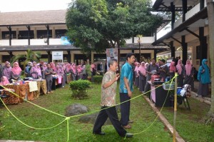 Bazar mahasisa Jurusan PAI pasca dibuka oleh Kajur dan Sekjur PAI.