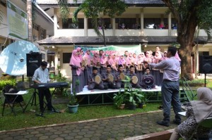 Penyatuan 3 genre musik dalam acara pentas seni dan bazar Jurusan PAI.