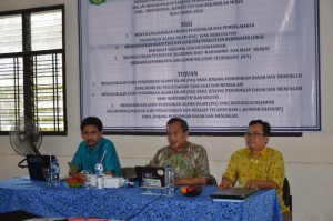 Wadek I FITK Dr. Muslihuddin, M. Ag mendampingi Kajur dan Sekjur PAI dalam acara Visitasi dan Akreditasi Jurusan PAI FITK.