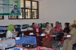 Tim Assesor BAN-PT berdialog dengan Alumni, Stakeholder dan Pengguna Jurusan PAI FITK dalam acara Visitasi dan Akreditasi.