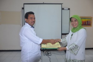 Serah terima berita acara Expose hasil akhir Visitasi dan Akreditasi Jurusan PAI FITK Tahun 2016 dari Tim Assesor BAN-PT kepada Dekan FITK.