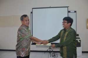Serah terima berita acara Expose hasil akhir kegiatan Visitasi dan Akreditasi Jurusan PAI FITK dari Tim Assesor BAN-PT kepada Ketua Jurusan PAI FITK.