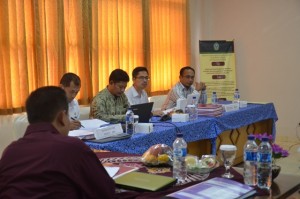 Dr. Ayus Ahmad Yusuf, M. Si, Didin Nurul Rosyidin, MA., Ph.D, Toheri, M. Si mendampingi Kaprodi MPI Dr. Asep Kurniawan, M. Ag dalam acara Visitasi Prodi MPI Program Pascasarjana Tahun 2016.
