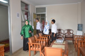 Tim Assesor BAN-PT melihat secara langsung ruang singgah Dosen Program Pascasarjana IAIN Syekh Nurjati Cirebon.