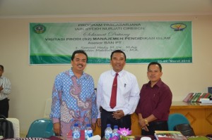 Prof. Dr. H. Jamali, M. Ag (Direktur Pascasarjana), Samsul Hady M, Dr., M. Ag dan Deden Makbullah, Dr., MA (Tim Assesor BAN-PT)