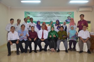 Foto bersama Tim Assesor BAN-PT dengan Direktur Pascasarjana beserta Tim usai acara Visitasi Prodi PAI Tahun 2016.