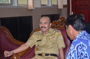 Dr. Sugianto, SH., MH selaku mediator dalam acara dialog Wabup dengan para Warek IAIN Syekh Nurjati Cirebon.