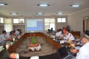 Peserta rapat evaluasi triwulan pertama pelaksanaan anggaran tahun 2016.