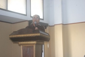 Djohar Maknun, M. Si memberikan sambutan dalam acara Workshop Peningkatan Kualitas Penelitian Bagi Dosen.