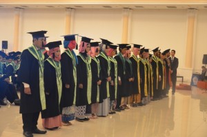 Wisudawan dan Wisudawati berprestasi dalam acara Wisuda Sarjana dan Magister ke-XIII Tahun 2016.